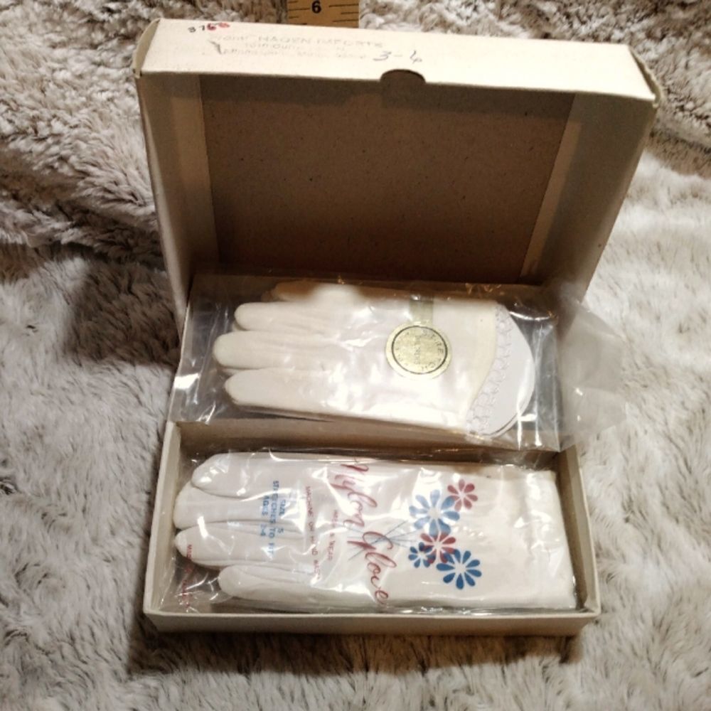 Vintage never used kids gloves